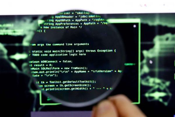 قراصنة تونسية يخترقون مؤسسة الاتصالات لانتقاد تراجع الحريات في البلاد