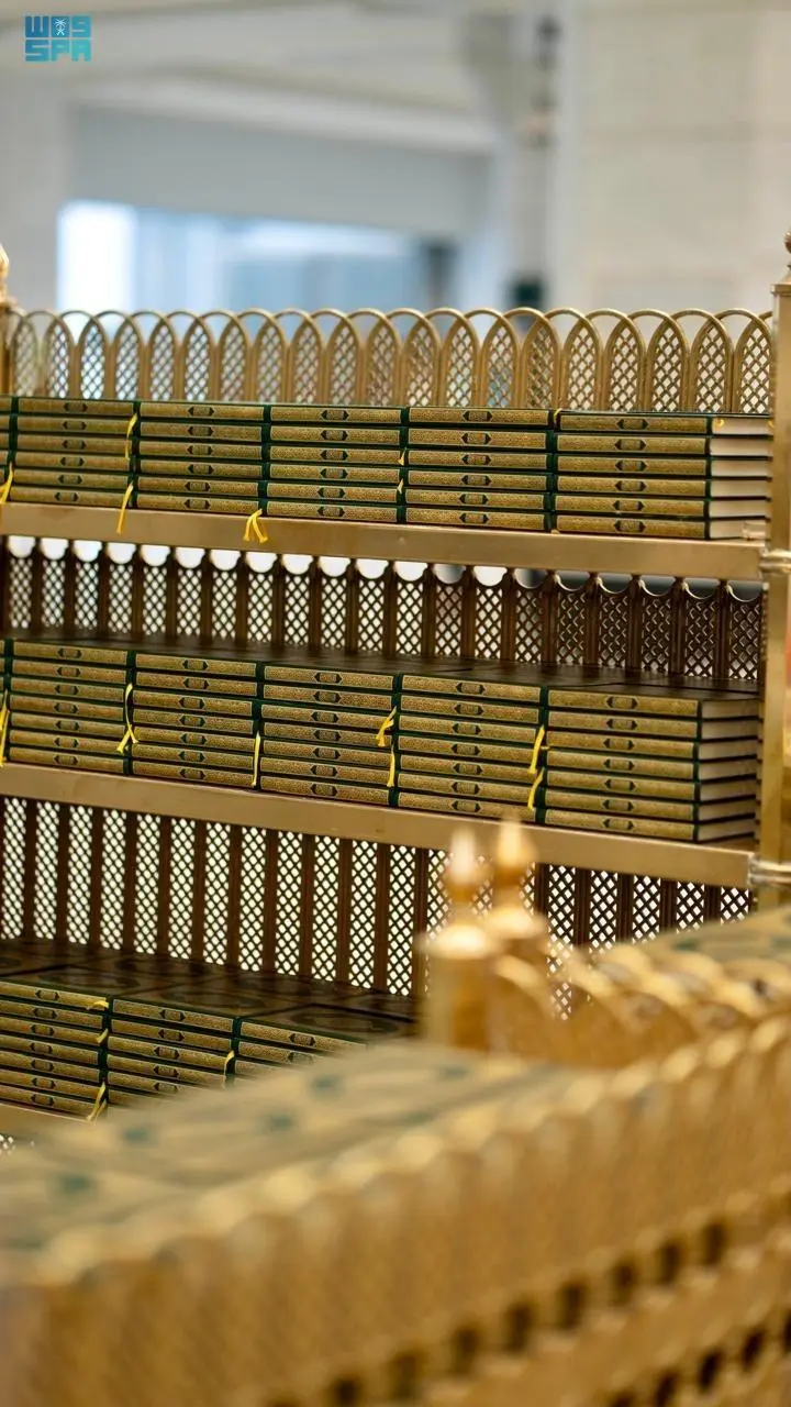 المصاحف في المسجد الحرام.. عناية متكاملة تُجسّد رعاية المملكة لرسالة القرآن الكريم
