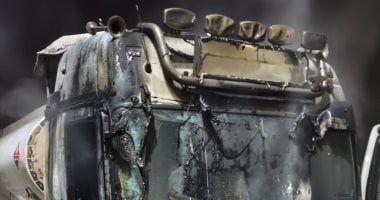 اشتعال سيارة نقل مواد بترولية على طريق «أسيوط