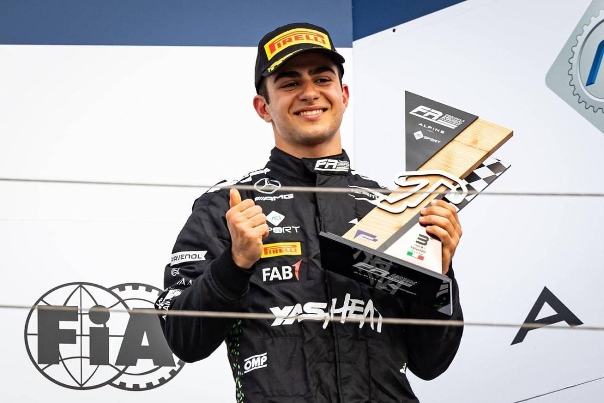 «مرسيدس» تجدد الثقة في راشد الظاهري ضمن برنامج السائقين الشباب