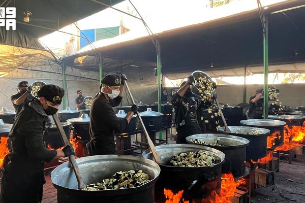 المملكة توزع (25.000) وجبة غذائية ساخنة في قطاع غزة