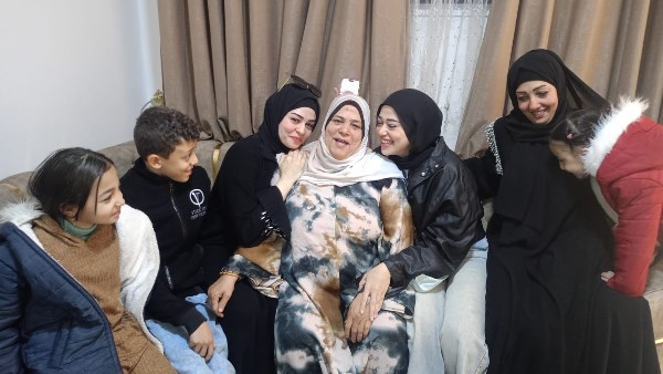23 عامًا من الصبر والعطاء.. حكاية ناهد حسن الأم المثالية بجنوب سيناء
