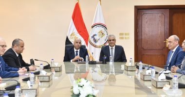 وزيرا الإنتاج الحربى والعمل يتفقان على خطة تدريب مهنى وتأهيل الشباب لسوق العمل