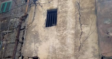انهيار سقف عقار بالجمرك في الإسكندرية دون إصابات.. والحي: صادر له قرار هدم