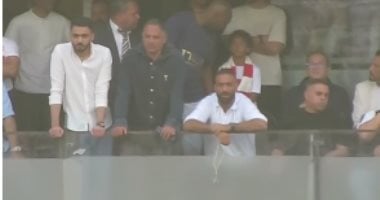 ميدو بالسبحة وشيكابالا في مدرجات ستاد القاهرة لدعم الزمالك