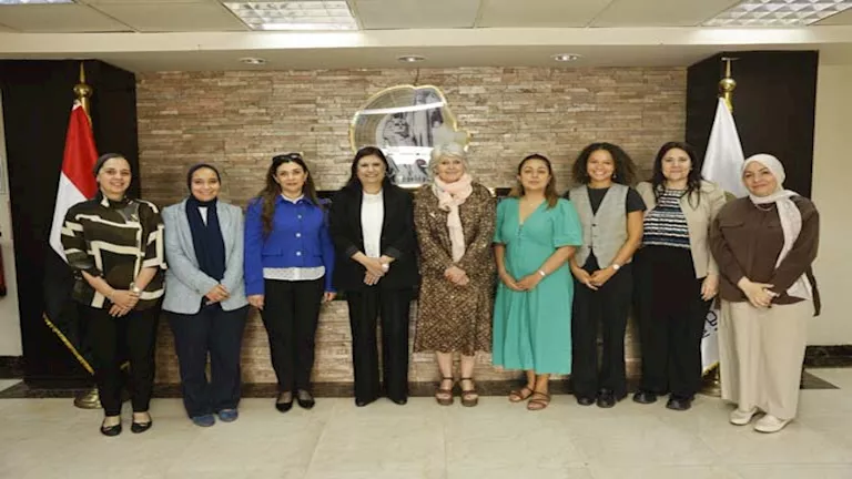 "القومي للمرأة" يستعرض أمام السفيرة الفرنسية إنجازات مصر في تمكين المر