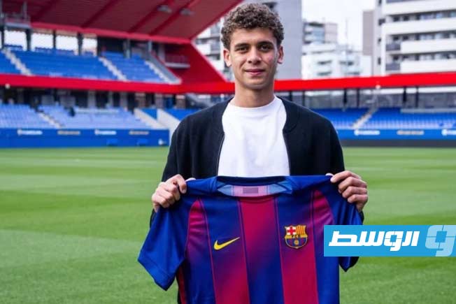 لاعب مصري يقترب من خوض مباراته الأولى بقميص برشلونة