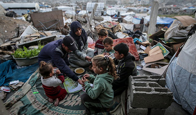 الاحتلال يواصل خرق وقف النار.. قصف جوي ومدفعي في غزة