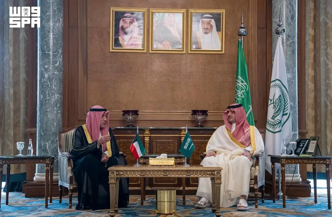وزير الداخلية ونظيره الكويتي يستعرضان التنسيق الأمني بين البلدين