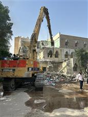 «البلدية» تشرف على هدم 42 عقاراً آيلاً للسقوط في جليب الشيوخ