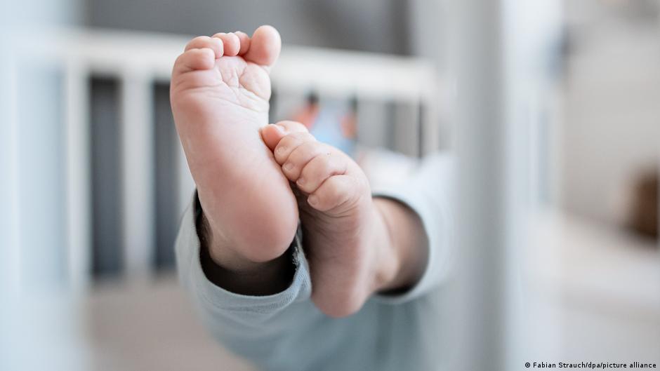 ألمانية مولودة بالتبرع بالحيوانات المنوية تبحث عن إخوتها