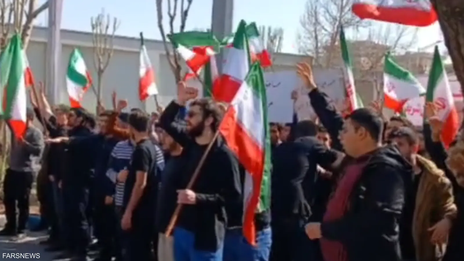 طلاب إيرانيون يهتفون بشعارات “مناهضة للقيادة” في طهران