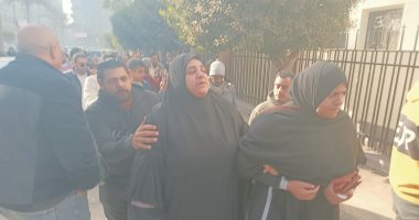 وصول أسرة عروس المنوفية لحضور ثانى جلسات محاكمة زوجها المتهم بقتلها