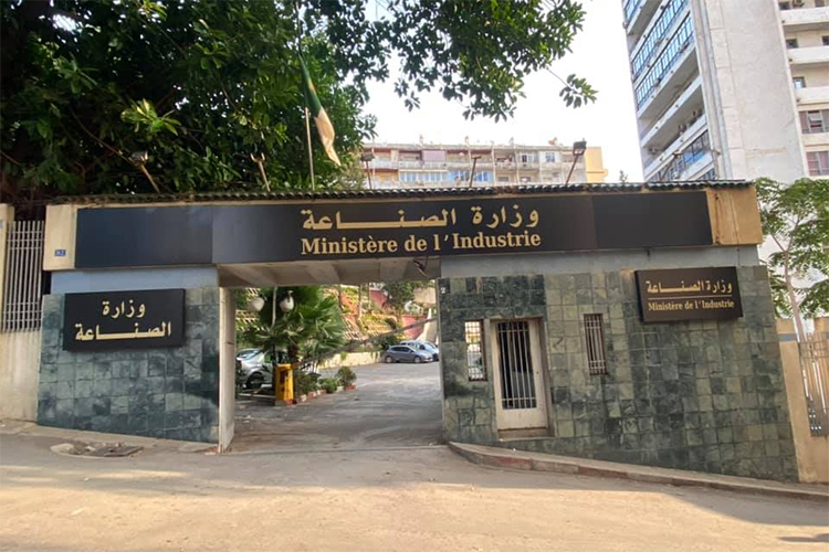 من الصلب والميكانيك إلى الطاقات المتجددة.. هذه هيكلة الصناعة الجديدة!