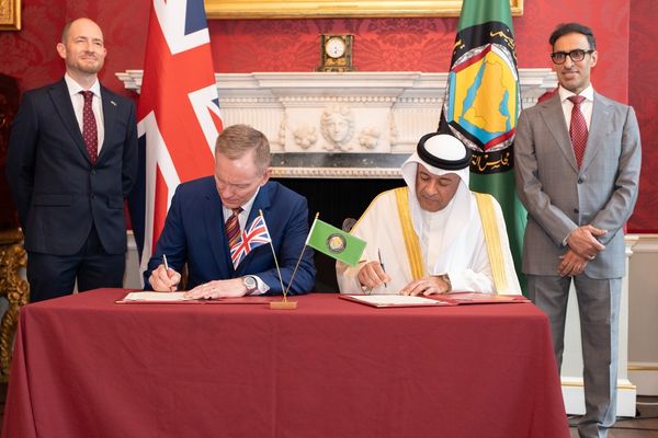 مجلسُ التّعاون والمملكة المتّحدة يوقّعان على البيان المُشترك لختام مفاوضات التّجارة الحرّة