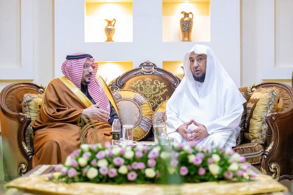 أمير القصيم يزور عددًا من العلماء والمشايخ مهنئًا بشهر رمضان المبارك