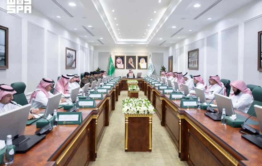 أمير الحدود الشمالية يرأس اجتماع لجنة السلامة المرورية الرئيسية بالمنطقة