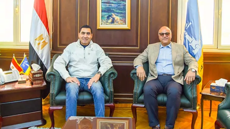 في مستهل زيارته.. وزير الشباب يلتقي محافظ الإسكندرية بالديوان العام- ص
