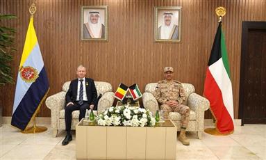 رئيس الأركان العامة للجيش يبحث مع سفير بلجيكا التعاون المشترك