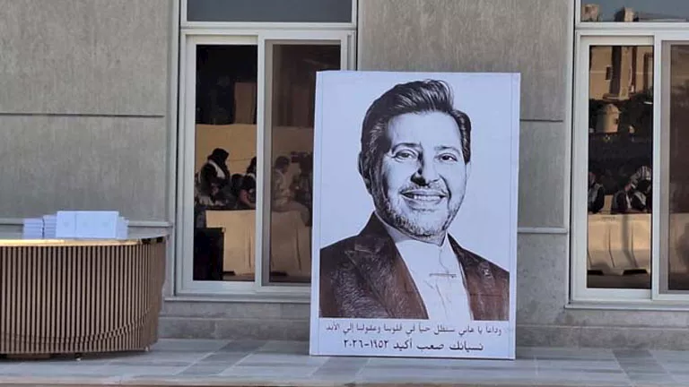 عزاء هاني شاكر.. 20 صورة لحضور نجوم الغناء بينهم تامر وحماقي وأنغام
