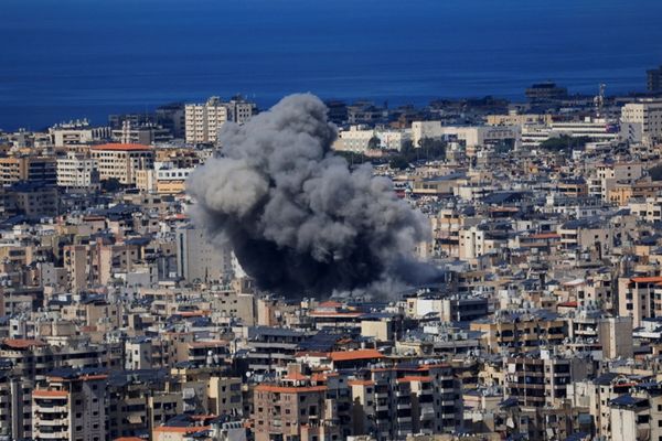 مقتل 14 شخصًا في غارات إسرائيلية على مناطق بجنوب لبنان