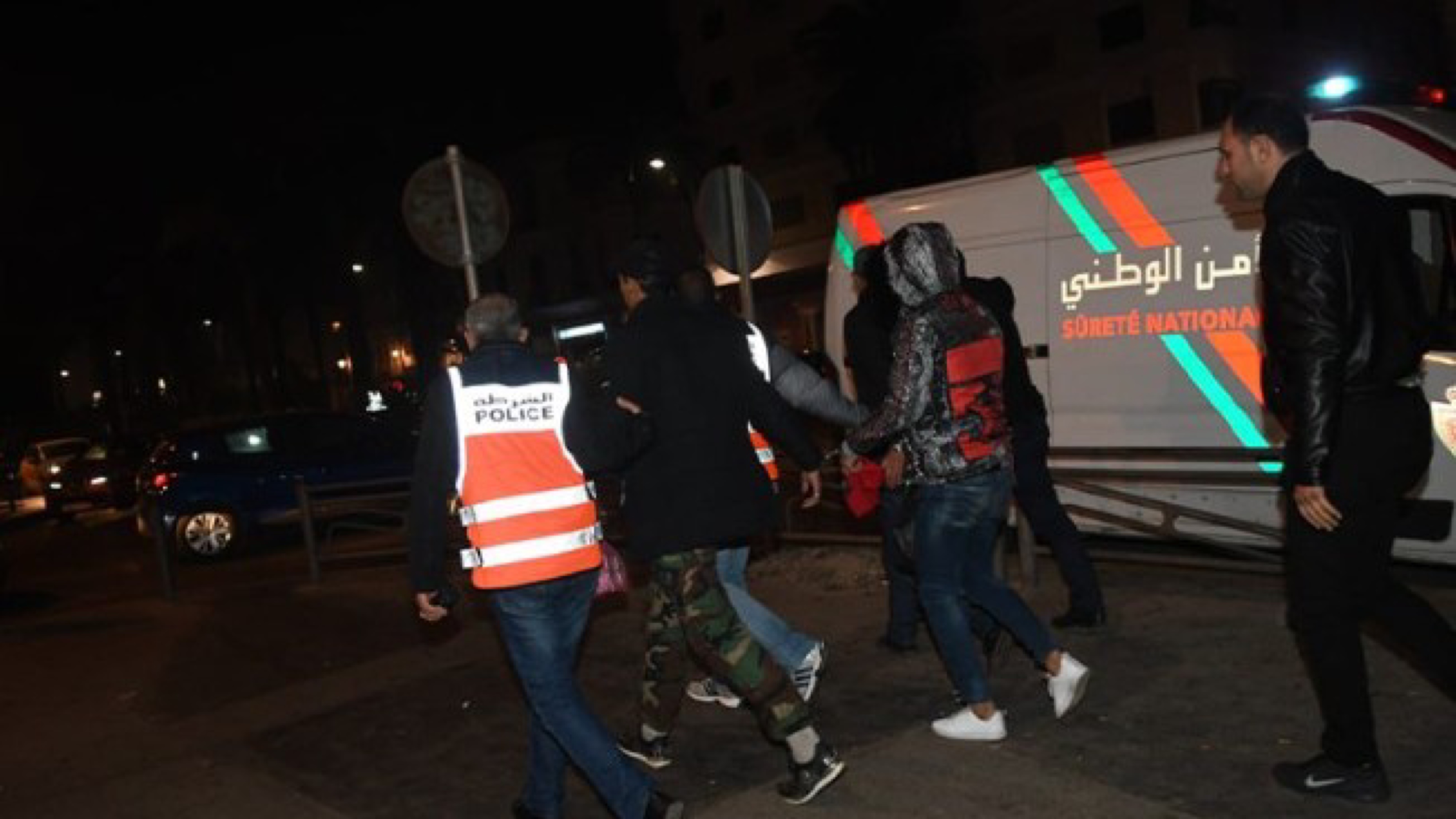 شهب نارية وأسلحة بيضاء.. أمن كازا يوقف 6 أشخاص بعد شغب بين فصائل مشجعين