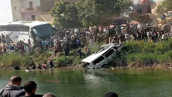 مصرع 4 وإصابة 7 بانقلاب ميكروباص بعد تصادم مع أتوبيس في أرمنت بالأقصر