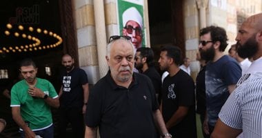 أشرف زكى يشارك فى عزاء سهام جلال بمسجد حسين صدقى بالمعادى