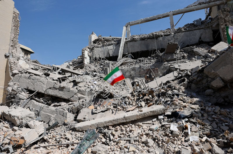 الغارديان: خطة الحرب الأمريكية- الإسرائيلية فشلت وإيران ليست الضاحية أو غزة لتطبق عليها عقيدة الدمار الشامل