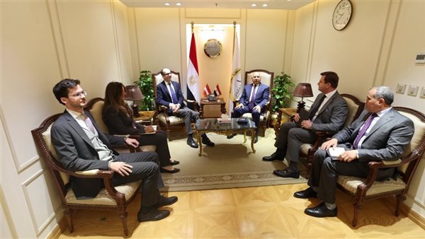 وزير النقل يبحث مع شركة بلاسر النمساوية إنشاء مركز إقليمي لصيانة ماكينات تجديدات السكك الحديدية