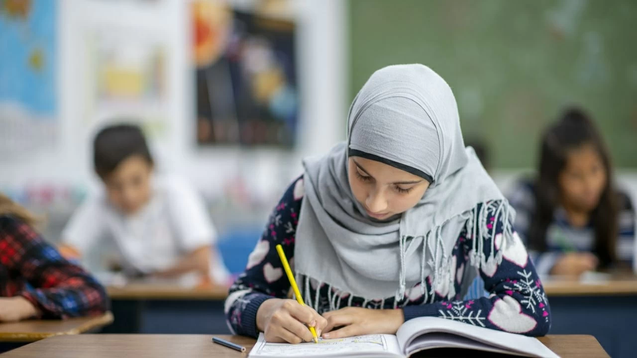 ساومها على شرفها.. كواليس سقوط مسؤول تعليمي ابتز «وليّة أمر»