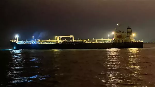 انفجار في ناقلة قبالة سواحل الكويت وتسرب نفطي