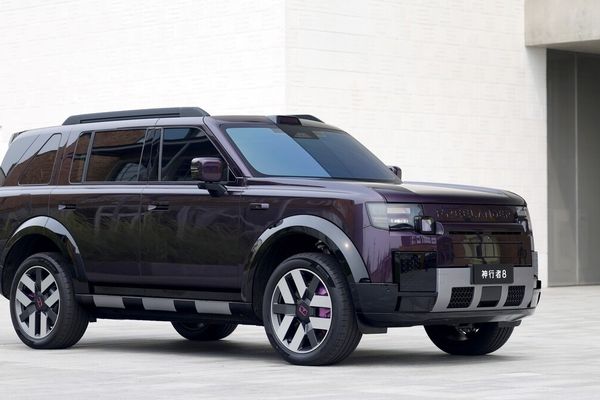 كشف النقاب عن الإصدار الأول من FREELANDER 8 وثلاثة ألوان طلاء حصرية في مهرجان أرانيا المسرحي