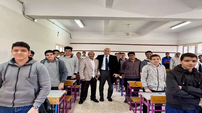 جولة مفاجئة لوزير التعليم لمدارس قنا لمتابعة انتظام الدراسة