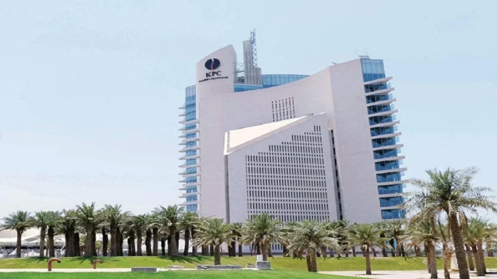 الكويت: حريق في بعض وحدات مصفاة الأحمدي نتيجة هجمات عدائية بـ«مسيرات» ولا إصابات