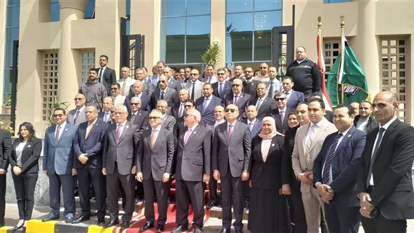وزير العدل والنائب العام ورئيس هيئة قضايا الدولة يلتقطون صورة تذكارية