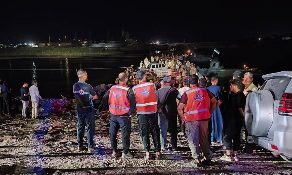 مقتل طفلين على الأقلّ بحادث غرق زورق في شرق سوريا