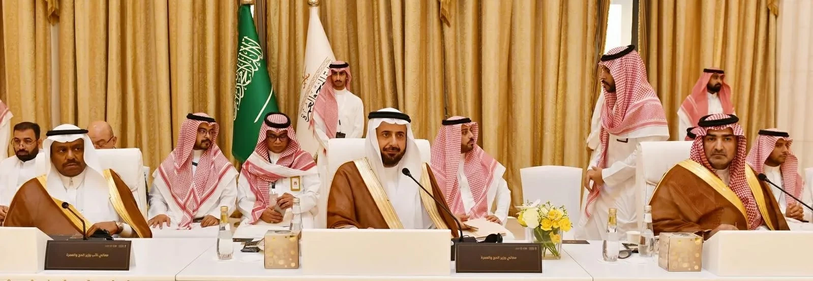 وزير الحج والعمرة يلتقي عدداً من المسؤولين ورؤساء مكاتب شؤون الحجاج