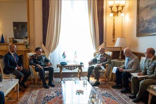 النمروش يبحث مع رئيس الأركان الإيطالي تعزيز التعاون العسكري
