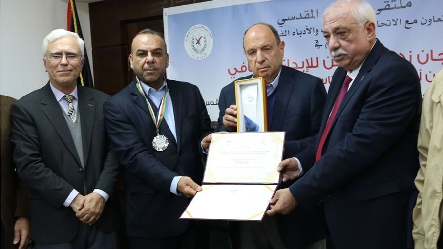 وليد أبو بكر شخصية العام الثقافية في مهرجان زهرة المدائن بنسخته التاسعة عشرة