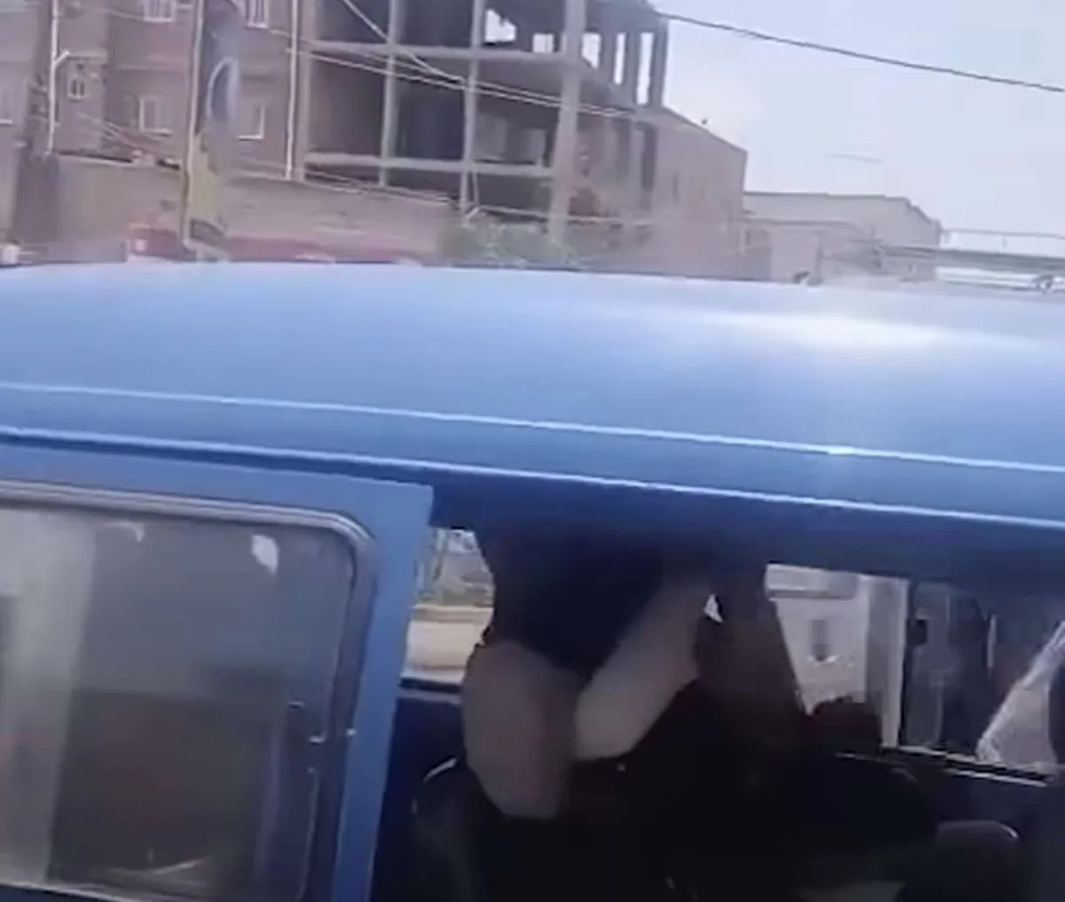 جريمة تهز تعز: مسلحون يحاولون اختطاف "مديرة مدرسة" في وضح النهار
