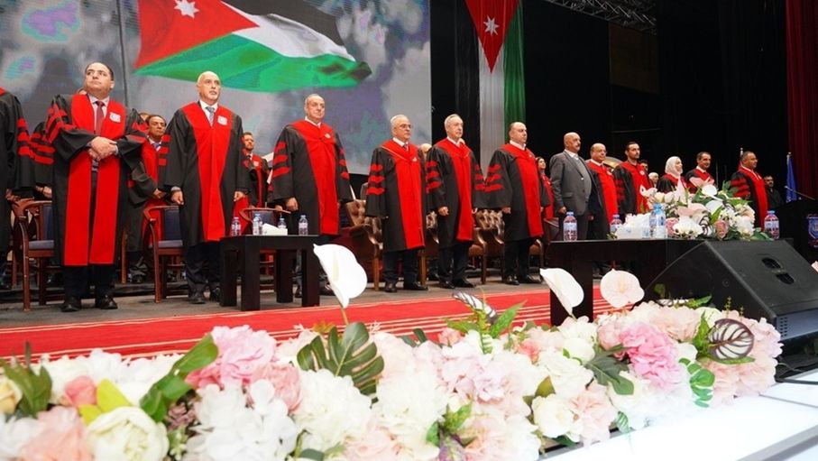 دولة الكباريتي يرعى اليوم الأول لإحتفال عمان الأهلية بتخريج ط...