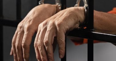 اعترافات المتهم بانتحال صفة شرطي لمداهمة منزل أجنبية بالقليوبية