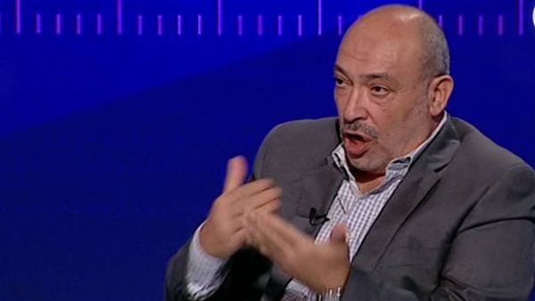 خبير لوائح: قانون كرة القدم يحصن قرارات الحكم ويمنع الاستماع لتسجيلات الفار
