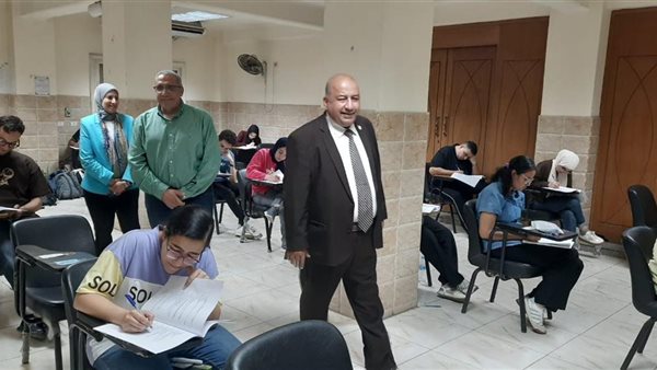 مع استئناف الامتحانات، جولة تفقدية لنائب رئيس جامعة القاهرة بالكليات