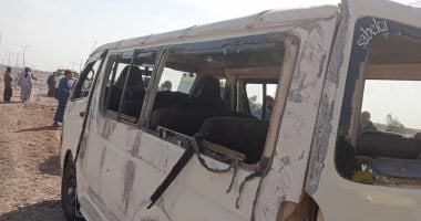 إصابة 10 أشخاص إثر انقلاب ميكروباص فى حدائق أكتوبر