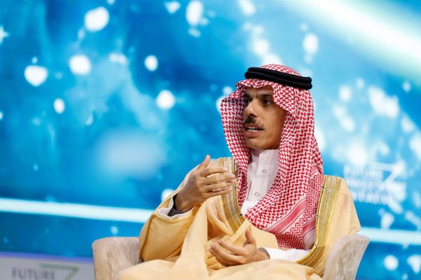 وزير الخارجية يتلقى اتصالًا هاتفيًا من وزير خارجية مصر