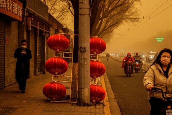 الصين تطلق نشرة إنذارية لمواجهة رياح قوية وعواصف رملية