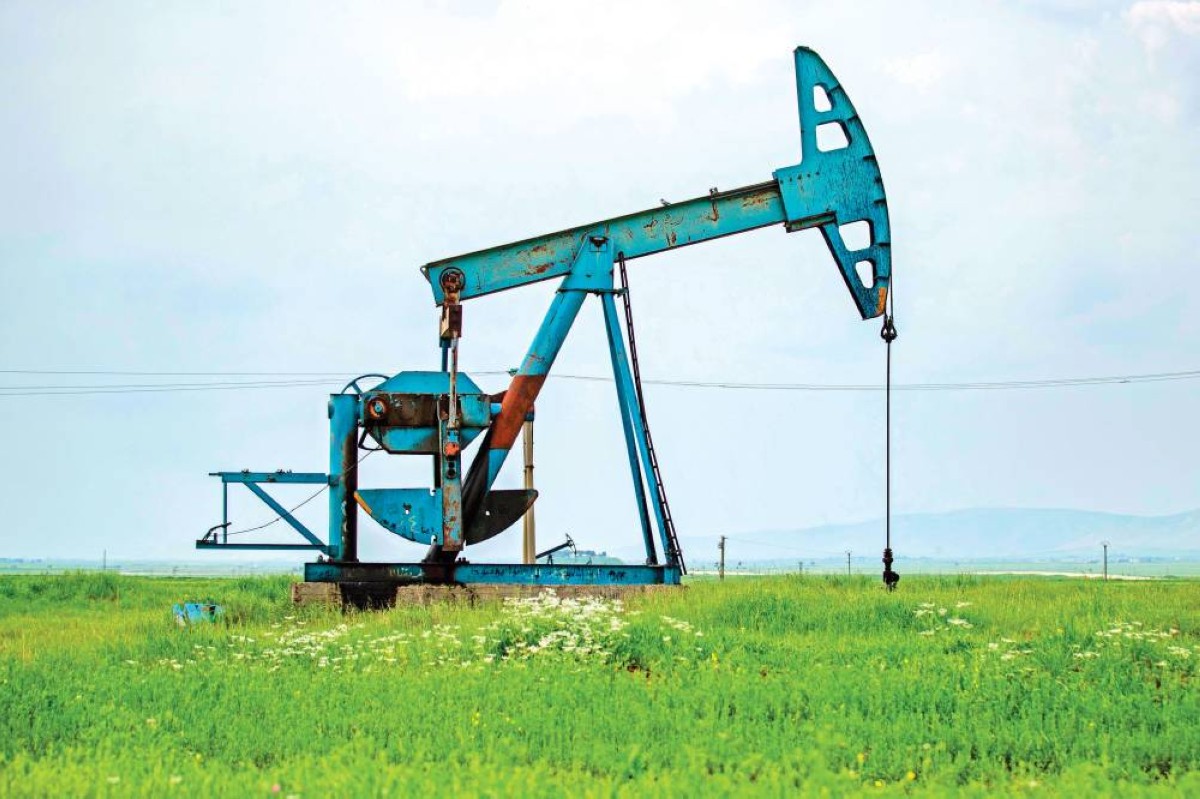 النفط قرب أعلى مستوى في 6 أشهر