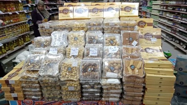 التموين تضخ كميات كبيرة من كعك وبسكويت بمنافذها قبل العيد بأسعار مخفضة